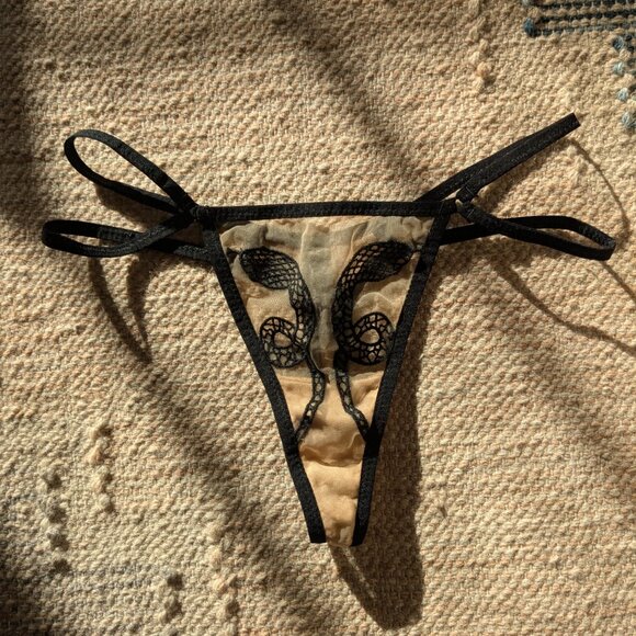 Thistle & Spire Medusa Lingerie Set - Picture 3 of 12